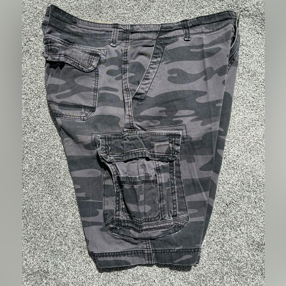 UNION BAY Men’s Gray Camo Cargo Shorts - Distressed - Size 40 - Picture 3 of 8